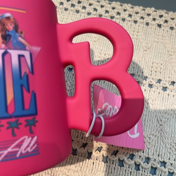 💓Mattel Barbie 21 Oz Mug 💕NWT🆕 ‼️PRICE DROP‼️ - Picture 2 of 8